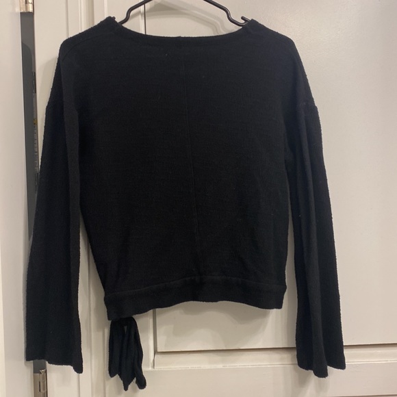 Texture and Thread Wrap Top - Picture 6 of 7